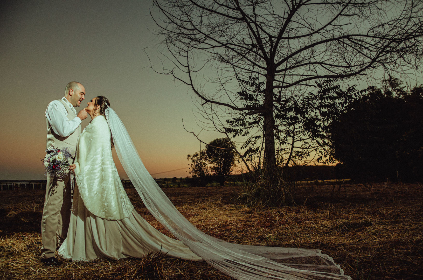Foto Casamento Lívia e Leandro - Novo Horizonte Foto Casamento Lívia e Leandro - Novo Horizonte - Imagem 101