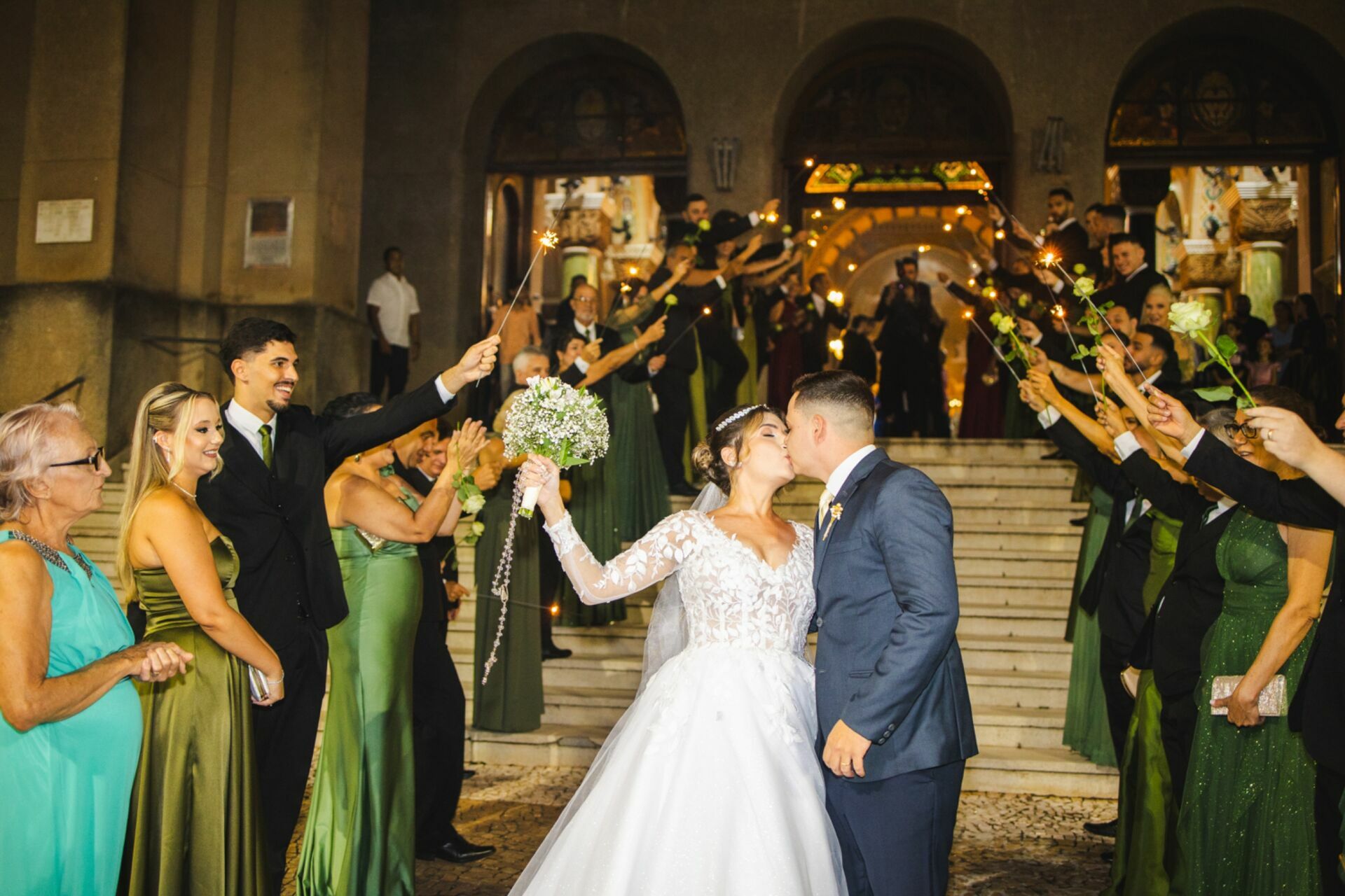 Foto Casamento de Lorraine & Eduardo – Basílica Menor de Nossa Senhora da Conceição Aparecida, São José do Rio Preto Foto Casamento de Lorraine & Eduardo – Basílica Menor de Nossa Senhora da Conceição Aparecida, São José do Rio Preto - Imagem 51